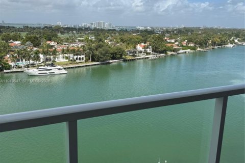 Condo in Miami Beach, Florida, 2 bedrooms  № 2004994 - photo 11