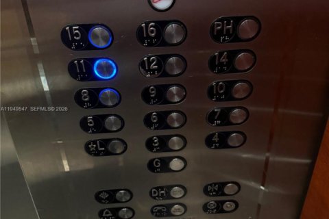 Condo in Miami Beach, Florida, 2 bedrooms  № 2004994 - photo 5