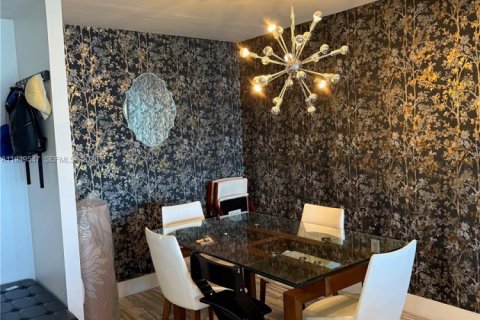 Condo in Miami Beach, Florida, 2 bedrooms  № 2004994 - photo 20