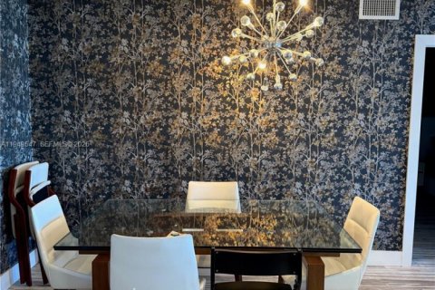 Condo in Miami Beach, Florida, 2 bedrooms  № 2004994 - photo 19