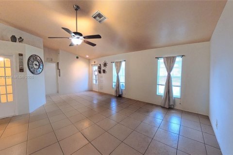 Villa ou maison à vendre à Lehigh Acres, Floride: 3 chambres № 1944118 - photo 12