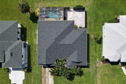House in Lehigh Acres, Florida 3 bedrooms № 1944118 - photo 1