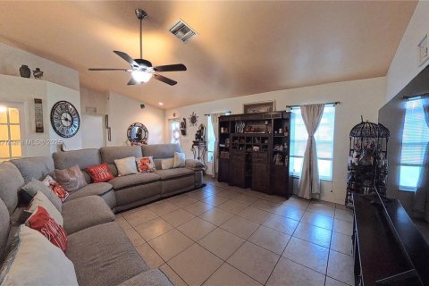 Villa ou maison à vendre à Lehigh Acres, Floride: 3 chambres № 1944118 - photo 13