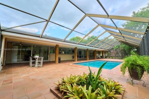 Casa en venta en Miami, Florida, 5 dormitorios, 324.23 m2 № 1882178 - foto 17