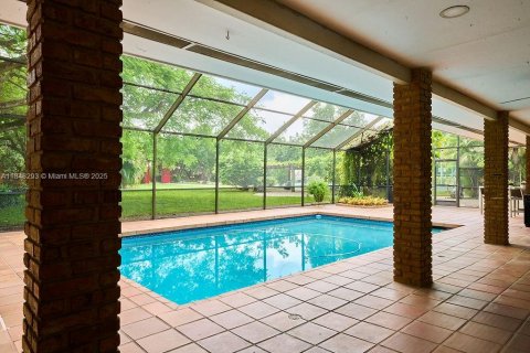 Casa en venta en Miami, Florida, 5 dormitorios, 324.23 m2 № 1882178 - foto 16