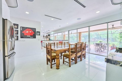Casa en venta en Miami, Florida, 5 dormitorios, 324.23 m2 № 1882178 - foto 14