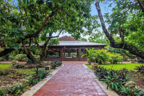Casa en venta en Miami, Florida, 5 dormitorios, 324.23 m2 № 1882178 - foto 24