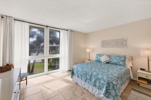 Condo in Sarasota, Florida, 1 bedroom  № 679017 - photo 14