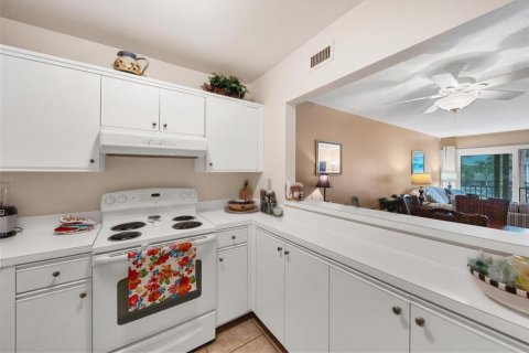 Condo in Sarasota, Florida, 1 bedroom  № 679017 - photo 3