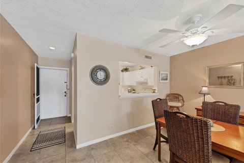Condo in Sarasota, Florida, 1 bedroom  № 679017 - photo 7