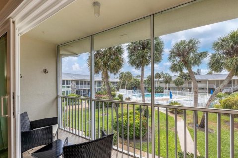 Condo in Sarasota, Florida, 1 bedroom  № 679017 - photo 12