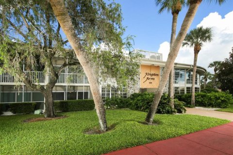 Condo in Sarasota, Florida, 1 bedroom  № 679017 - photo 2