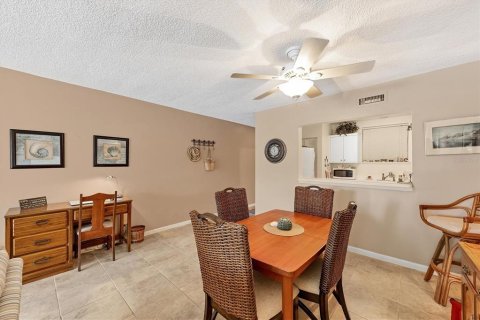 Condo in Sarasota, Florida, 1 bedroom  № 679017 - photo 9