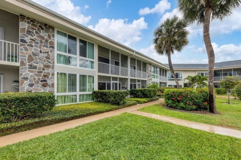 Condo in Sarasota, Florida, 1 bedroom  № 679017 - photo 20