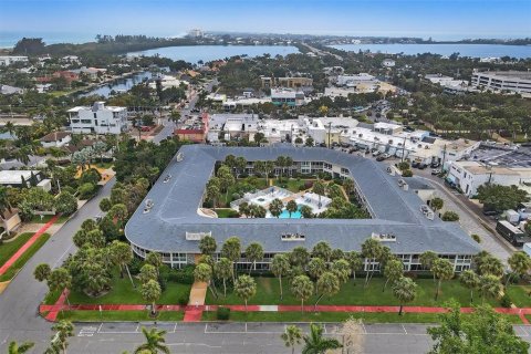Condo in Sarasota, Florida, 1 bedroom  № 679017 - photo 21