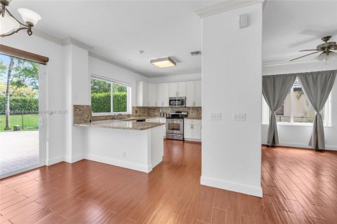 Casa en venta en Pembroke Pines, Florida, 5 dormitorios, 293.2 m2 № 1838740 - foto 17