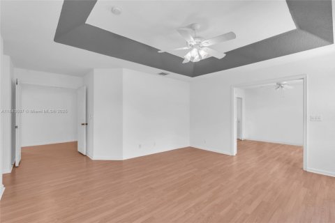 Casa en venta en Pembroke Pines, Florida, 5 dormitorios, 293.2 m2 № 1838740 - foto 27