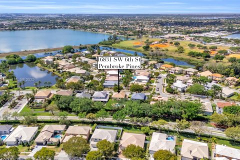 Casa en venta en Pembroke Pines, Florida, 5 dormitorios, 293.2 m2 № 1838740 - foto 4