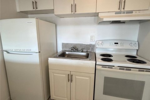 Condo in Miami Gardens, Florida № 2274437 - photo 5