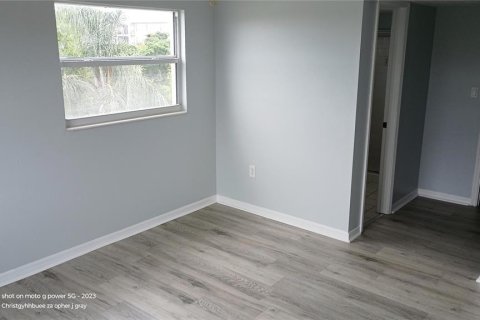 Condo in Bradenton, Florida, 2 bedrooms  № 1812457 - photo 10