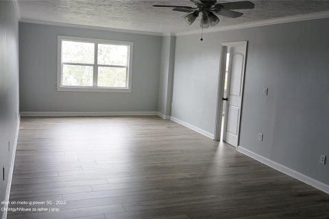 Condo in Bradenton, Florida, 2 bedrooms  № 1812457 - photo 5