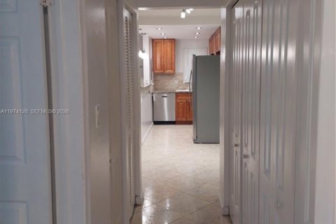 Copropriété à louer à Hallandale Beach, Floride: 1 chambre, 64.1 m2 № 2079831 - photo 9