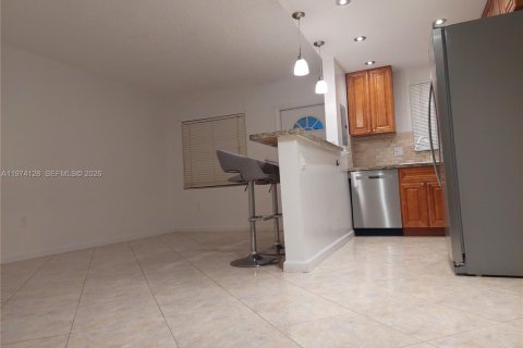 Copropriété à louer à Hallandale Beach, Floride: 1 chambre, 64.1 m2 № 2079831 - photo 4