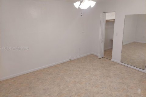 Copropriété à louer à Hallandale Beach, Floride: 1 chambre, 64.1 m2 № 2079831 - photo 11