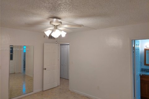 Copropriété à louer à Hallandale Beach, Floride: 1 chambre, 64.1 m2 № 2079831 - photo 7