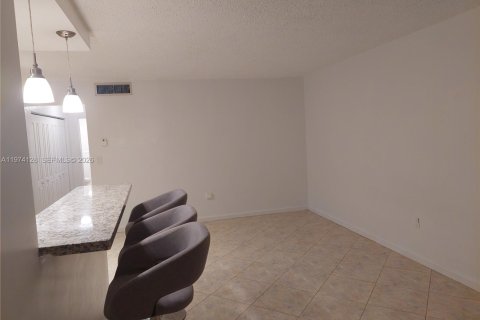 Copropriété à louer à Hallandale Beach, Floride: 1 chambre, 64.1 m2 № 2079831 - photo 8