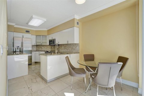 Condominio en venta en Aventura, Florida, 2 dormitorios, 154.22 m2 № 1937384 - foto 2