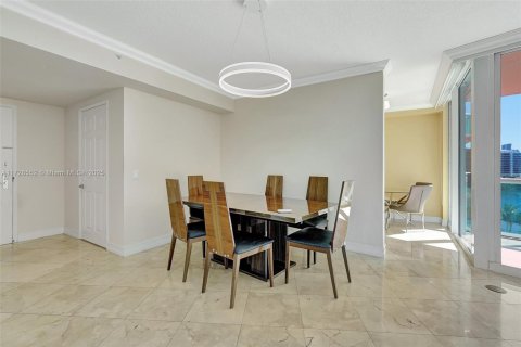 Condo in Aventura, Florida, 2 bedrooms  № 1937384 - photo 11