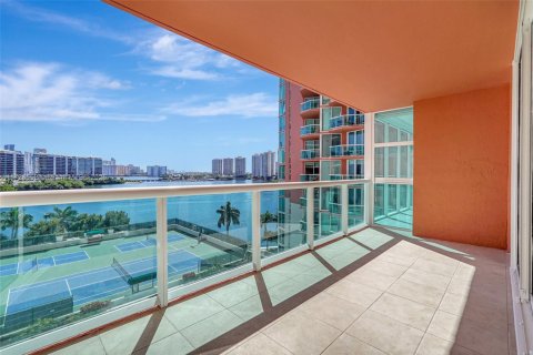 Condominio en venta en Aventura, Florida, 2 dormitorios, 154.22 m2 № 1937384 - foto 9