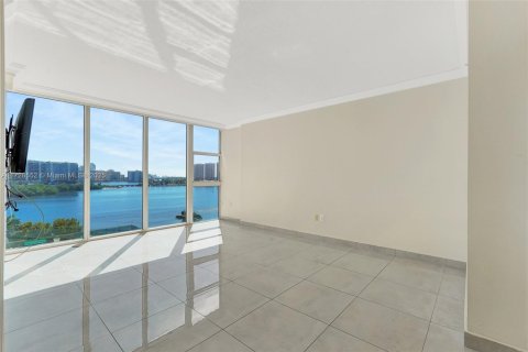 Condominio en venta en Aventura, Florida, 2 dormitorios, 154.22 m2 № 1937384 - foto 15
