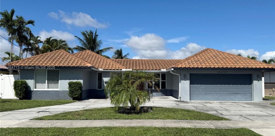 Casa en Fort Lauderdale, Florida 3 dormitorios, 170.75 m2 № 1895689