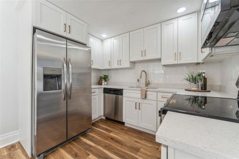 Commercial property in Tampa, Florida 6 bedrooms, 274.99 sq.m. № 1638284 - photo 11