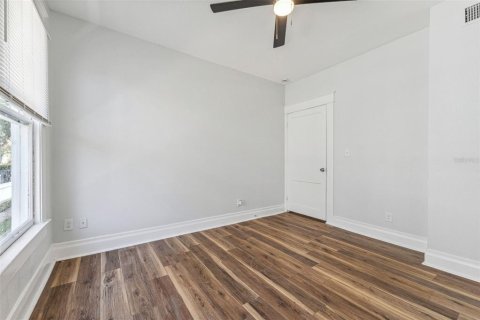 Commercial property in Tampa, Florida 6 bedrooms, 274.99 sq.m. № 1638284 - photo 21