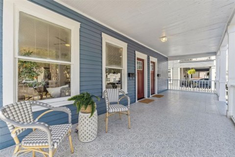 Commercial property in Tampa, Florida 6 bedrooms, 274.99 sq.m. № 1638284 - photo 4