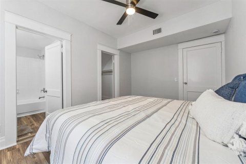 Commercial property in Tampa, Florida 6 bedrooms, 274.99 sq.m. № 1638284 - photo 13