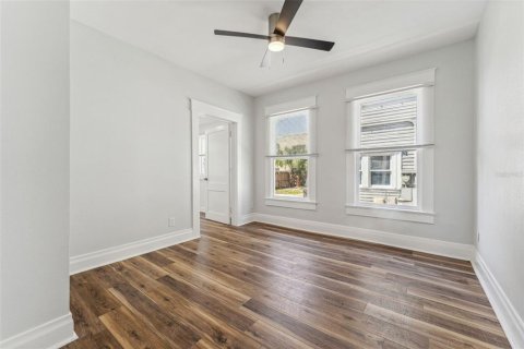 Commercial property in Tampa, Florida 6 bedrooms, 274.99 sq.m. № 1638284 - photo 20