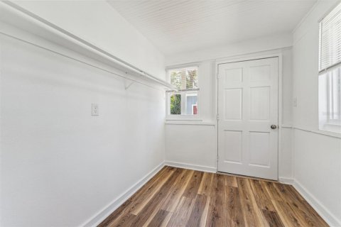 Commercial property in Tampa, Florida 6 bedrooms, 274.99 sq.m. № 1638284 - photo 22