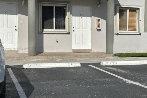 Condo in Doral, Florida, 3 bedrooms  № 2041448 - photo 28