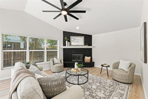 House in Tarpon Springs, Florida 4 bedrooms, 185.9 sq.m. № 2324334 - photo 21