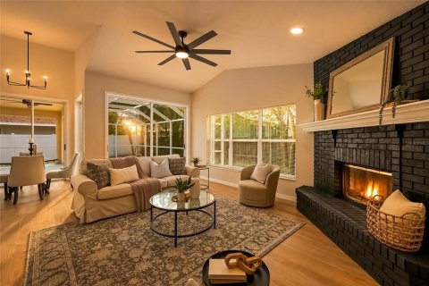 House in Tarpon Springs, Florida 4 bedrooms, 185.9 sq.m. № 2324334 - photo 2