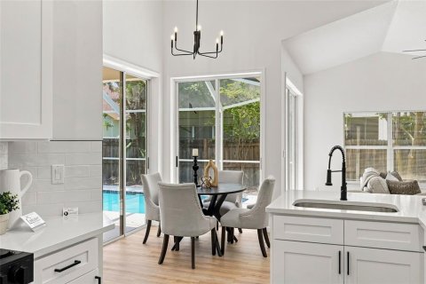 House in Tarpon Springs, Florida 4 bedrooms, 185.9 sq.m. № 2324334 - photo 17
