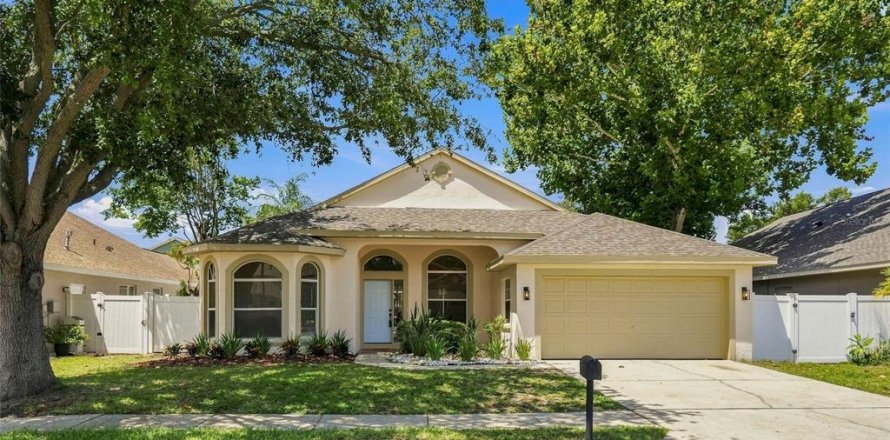 House in Tarpon Springs, Florida 4 bedrooms, 185.9 sq.m. № 2324334