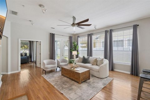 Villa ou maison à vendre à Orlando, Floride: 5 chambres, 269.42 m2 № 2428727 - photo 5