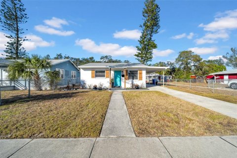 House in Saint Petersburg, Florida 3 bedrooms, 81.01 sq.m. № 1556031 - photo 5