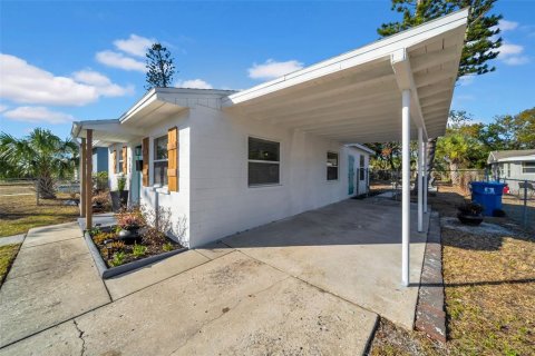 House in Saint Petersburg, Florida 3 bedrooms, 81.01 sq.m. № 1556031 - photo 6
