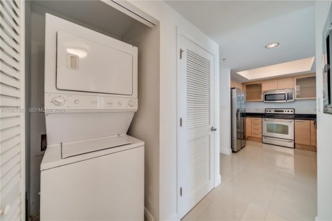 Condominio en venta en Hollywood, Florida, 1 dormitorio, 75.25 m2 № 1991058 - foto 5